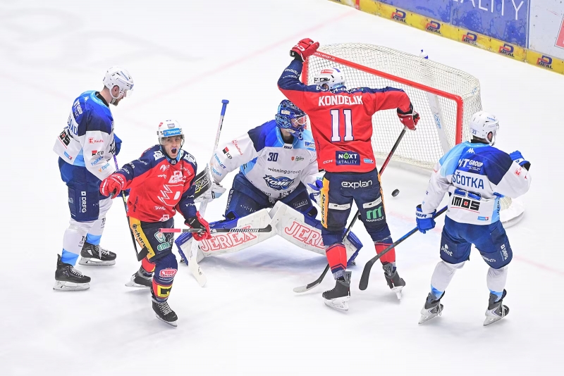 Photo hockey TELH : Leader impitoyable - TELH - Tipsport Extraliga Ledn�ho Hokeje