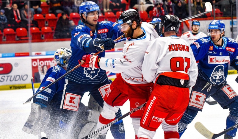 Photo hockey TELH : Lutte acharne - TELH - Tipsport Extraliga Lednho Hokeje