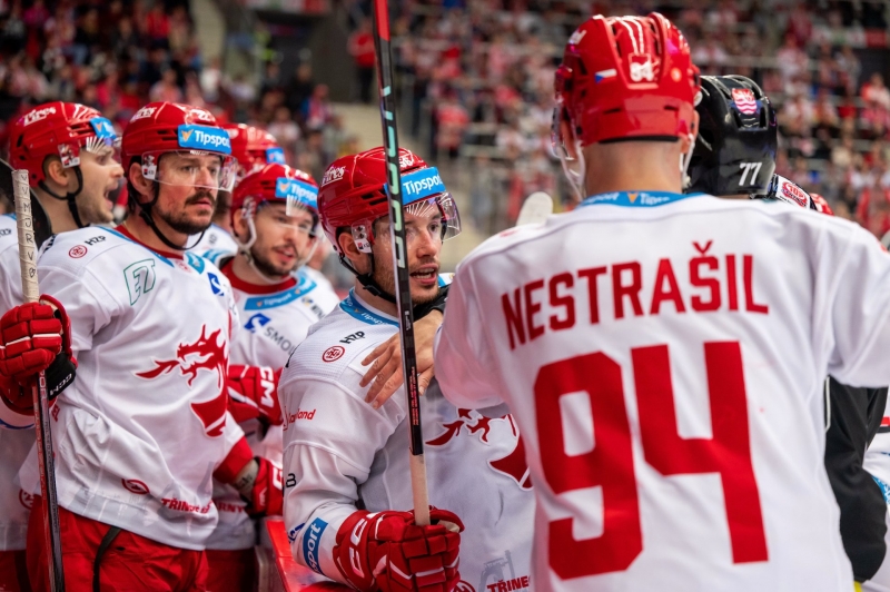 Photo hockey TELH : Petit écart au sommet - TELH - Tipsport Extraliga Ledního Hokeje Photo hockey TELH : Petit écart au sommet - TELH - Tipsport Extraliga Ledního Hokeje