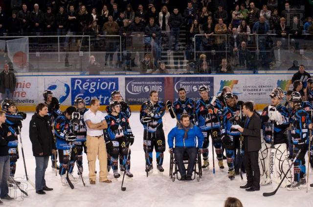 Photo hockey Un beau geste pour C. Blanchet - Division 2 : Tours  (Les Remparts)