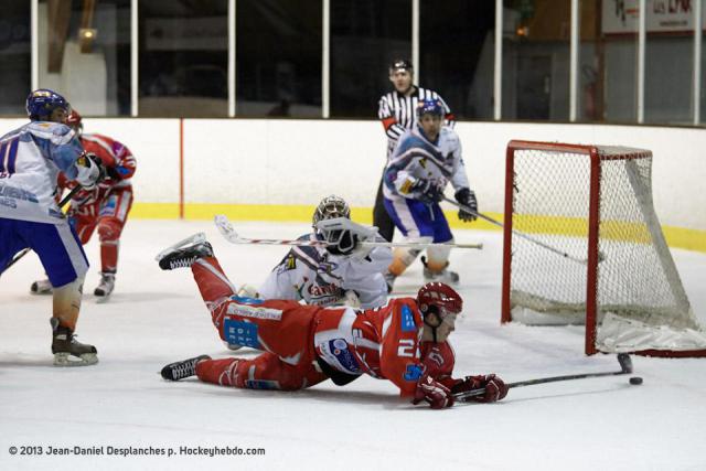 Photo hockey Un but  la Ovechkin en D2 - Division 2