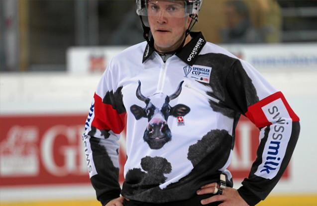 Photo hockey Un maillot original pour les arbitres - Suisse - Divers