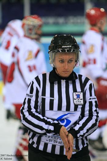 Photo hockey Un puck toujours aussi dangereux - Ligue Magnus