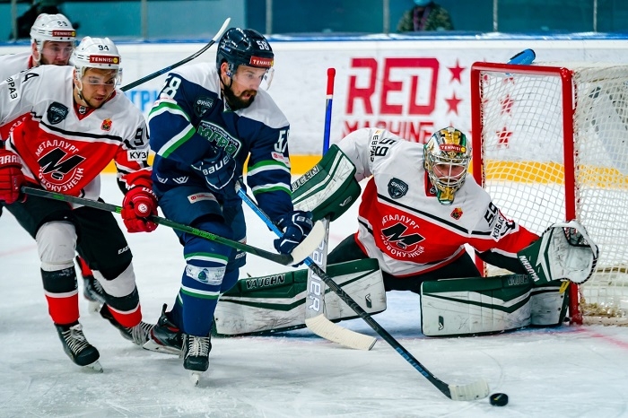 Photo hockey VHL : Le Mammouth charge - Hockey en Europe