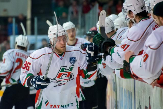 Photo hockey VHL : Le Neftyanik y est presque - Hockey en Europe