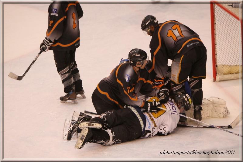 Photo hockey album D3 - Carr Final Tours 2011 - Come Back