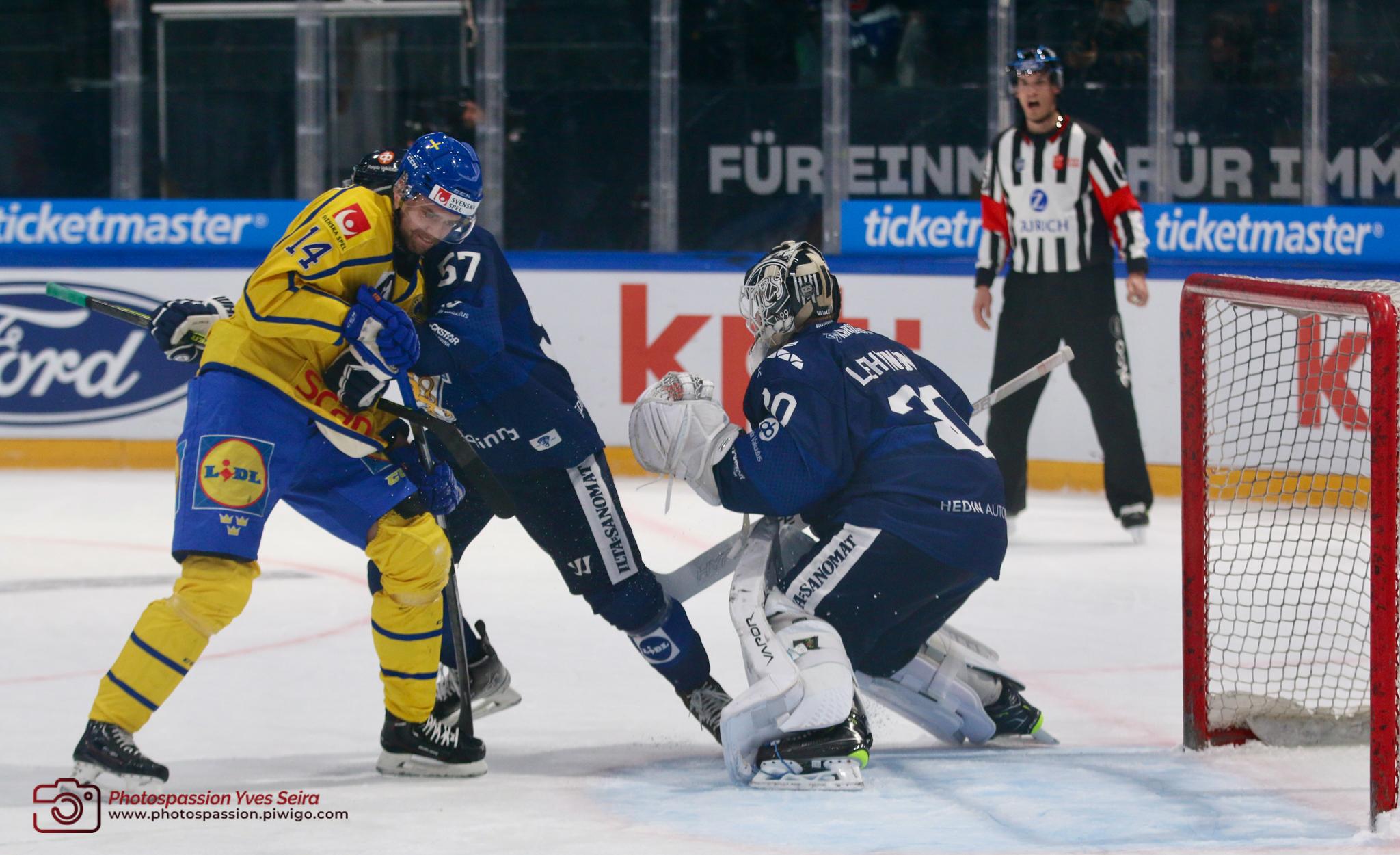 Photo hockey match Finland - Sweden