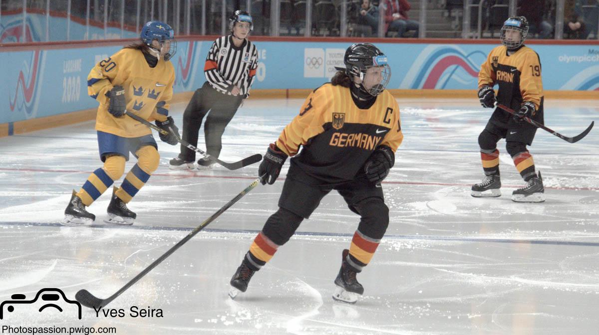 Photo hockey match Germany - Sweden