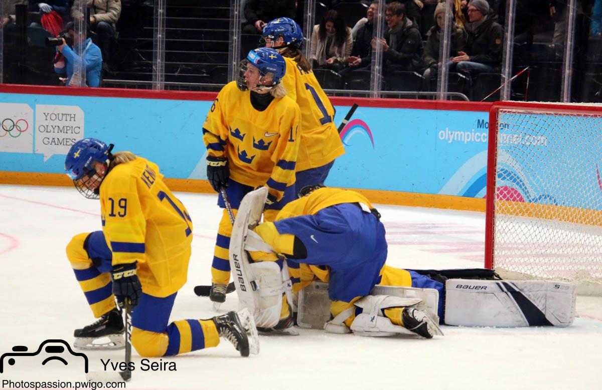 Photo hockey match Japan - Sweden