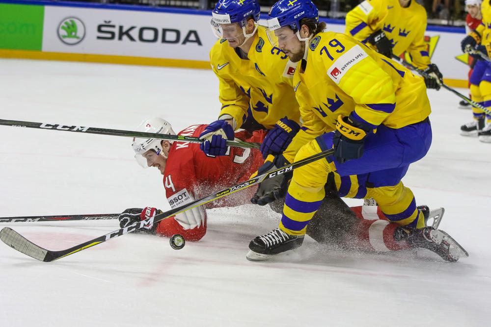 Photo hockey match Sweden - Switzerland