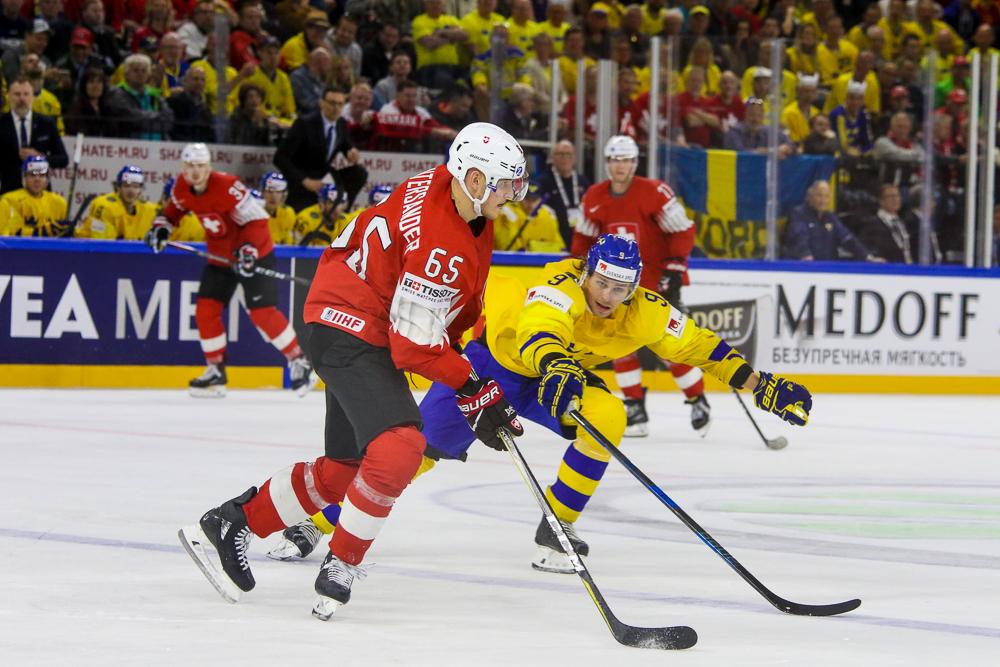 Photo hockey match Switzerland - Sweden