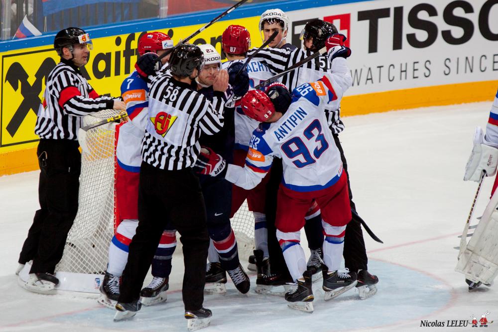 Photo hockey match United States of America - Russia