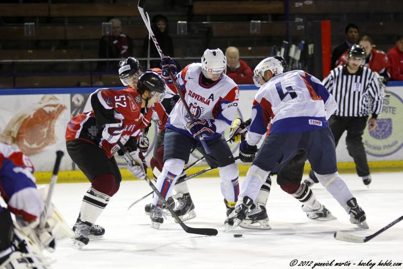 Photo hockey reportage EIHC : Slov�nie-Lettonie  EN ATTENTE