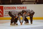 Photo hockey reportage Les arbitres en folie...