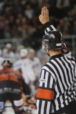 Photo hockey reportage Les arbitres en folie...
