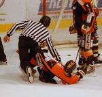 Photo hockey reportage Les arbitres en folie...