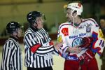 Photo hockey reportage Les arbitres en folie...