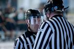 Photo hockey reportage Les arbitres en folie...
