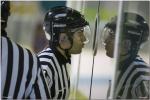 Photo hockey reportage Les arbitres en folie...