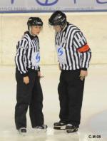 Photo hockey reportage Les arbitres en folie...