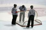 Photo hockey reportage Les arbitres en folie...