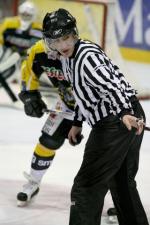 Photo hockey reportage Les arbitres en folie...