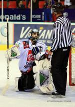 Photo hockey reportage Les arbitres en folie...