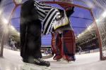 Photo hockey reportage Les arbitres en folie...