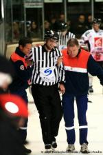Photo hockey reportage Les arbitres en folie...