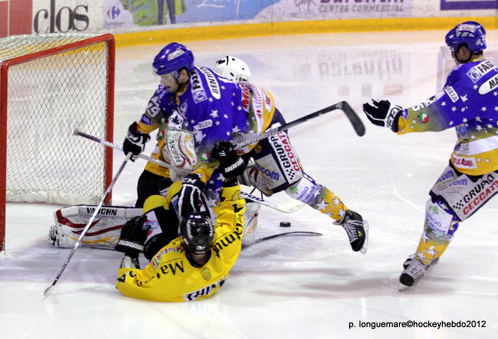 Photo hockey reportage Les Dragons remportent la premire bataille.