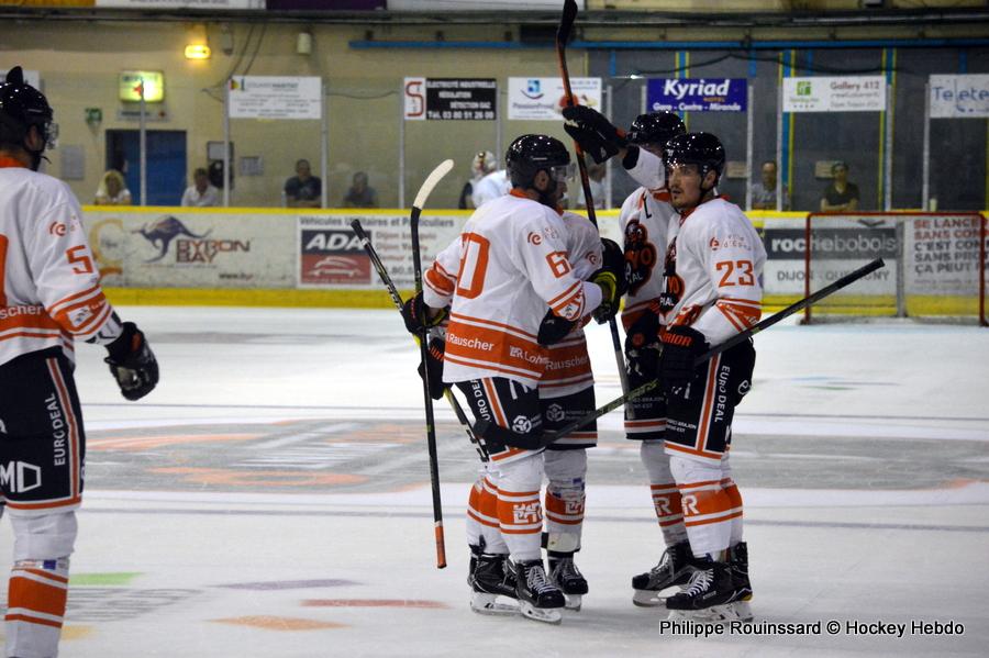 Photo hockey reportage Les Ducs djouent le Gamyo