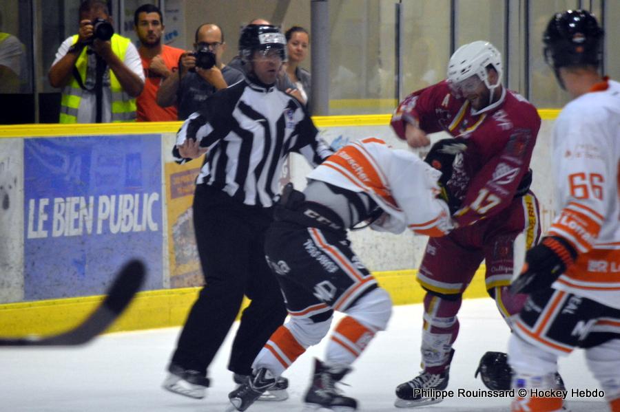 Photo hockey reportage Les Ducs djouent le Gamyo