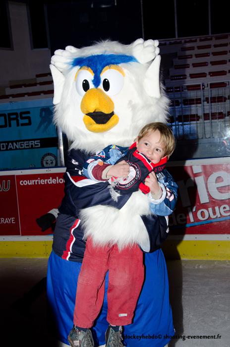 Photo hockey reportage Les Ducs partagent leur bonheur