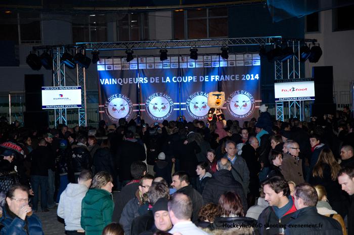 Photo hockey reportage Les Ducs partagent leur bonheur