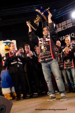 Photo hockey reportage Les Ducs partagent leur bonheur