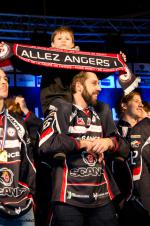 Photo hockey reportage Les Ducs partagent leur bonheur