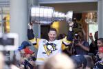 Photo hockey reportage Mark Streit a prsent la Coupe Stanley aux Suisses