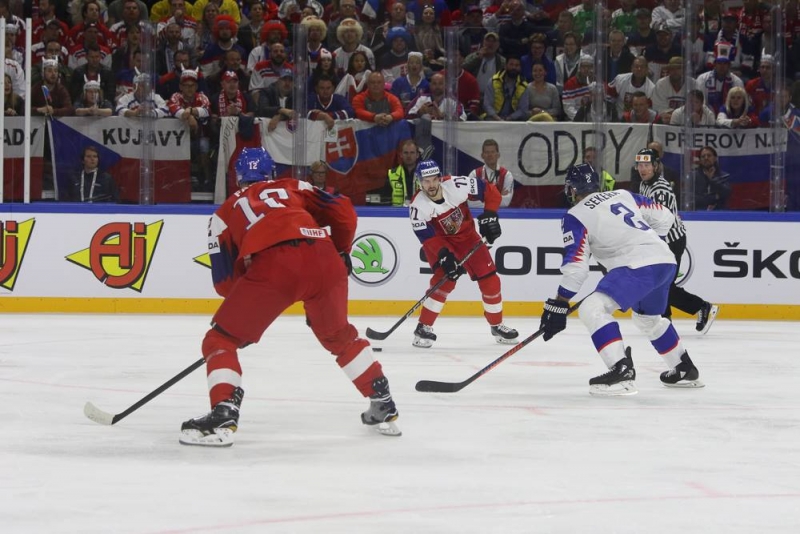 Photo hockey Championnats du monde -  : République Tchèque (CZE) vs Slovaquie (SVK) - A 10 secondes près !