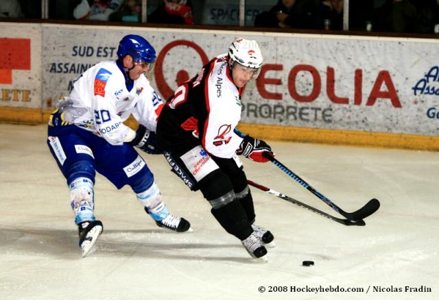 Photo hockey Coupe de la Ligue ARCHIVES - CDL 1/4 - Aller : Briançon vs Dijon - Briançon prend une option pour les demies Photo hockey Coupe de la Ligue ARCHIVES - CDL 1/4 - Aller : Briançon vs Dijon - Briançon prend une option pour les demies