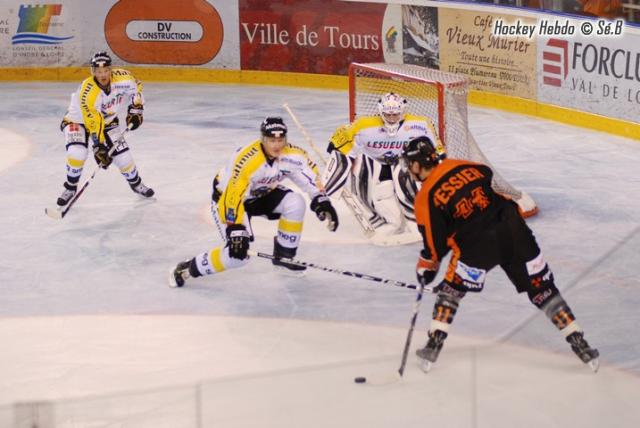 Photo hockey Coupe de la Ligue ARCHIVES - CDL 1/8 - 1ère journée : Tours vs Rouen - Une défaite pleine d’espoir Photo hockey Coupe de la Ligue ARCHIVES - CDL 1/8 - 1ère journée : Tours vs Rouen - Une défaite pleine d’espoir