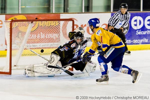 Photo hockey Coupe de la Ligue ARCHIVES - Coupe de la Ligue  : 1/8 2ème journée : Strasbourg  vs Dijon  - Strasbourg à l’extrême limite