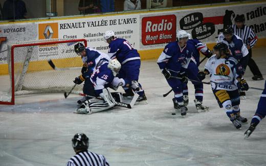 Photo hockey Coupe de la Ligue ARCHIVES - Coupe de la Ligue. : 1/8ème, 2ème journée  : Chamonix  vs France U20 - Chamonix l