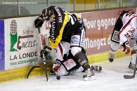 Photo hockey Coupe de la Ligue ARCHIVES - Coupe de la Ligue : 1/2 - Aller : Rouen vs Briançon  - Rouen dans la douleur