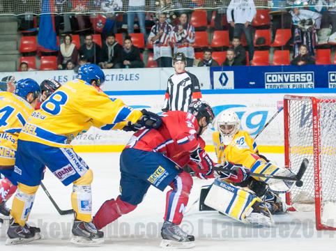 Photo hockey Coupe de la Ligue ARCHIVES - Coupe de la Ligue : 1/4 aller : Grenoble vs Dijon - Grenoble-Dijon: dos à dos Photo hockey Coupe de la Ligue ARCHIVES - Coupe de la Ligue : 1/4 aller : Grenoble vs Dijon - Grenoble-Dijon: dos à dos