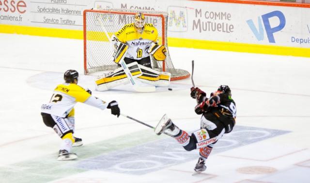 Photo hockey Coupe de la Ligue ARCHIVES - Coupe de la Ligue : 1/8 ème, 4ème journée : Amiens vs Rouen - Amiens inflige sa première défaite à Rouen Photo hockey Coupe de la Ligue ARCHIVES - Coupe de la Ligue : 1/8 ème, 4ème journée : Amiens vs Rouen - Amiens inflige sa première défaite à Rouen