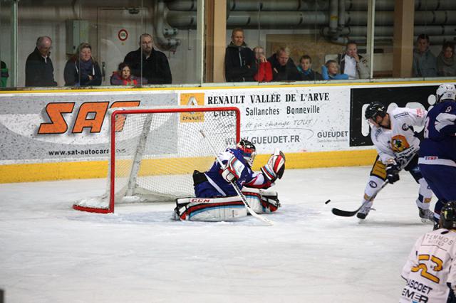 Photo hockey Coupe de la Ligue ARCHIVES - Coupe de la Ligue : 1/8ème, 2ème journée : Chamonix  vs France U20 - Chamonix efficace en powerplay 