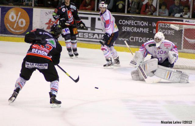 Photo hockey Coupe de la Ligue ARCHIVES - Coupe de la Ligue : 1/8ème, 4ème journée  : Amiens  vs Epinal  - Les Dauphins surfent sur la vague du succès !