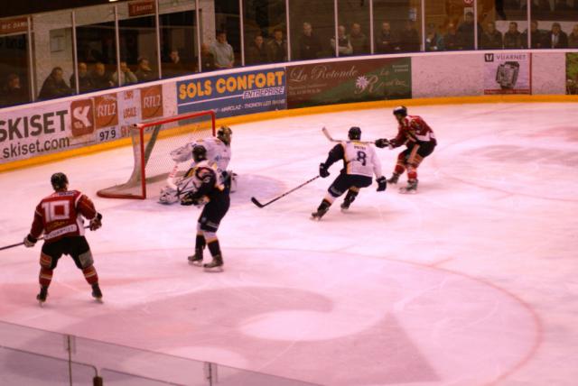 Photo hockey Coupe de la Ligue ARCHIVES - Coupe de la Ligue : 1/8ème, 5ème journée : Morzine-Avoriaz vs Chamonix  - Des Pingouins à deux visages