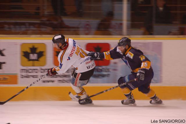 Photo hockey Coupe de la Ligue ARCHIVES - Coupe de la Ligue : 1/8ème, 1ère journée : Chamonix vs Morzine-Avoriaz - Les Pingouins volent la peau des Chamois Photo hockey Coupe de la Ligue ARCHIVES - Coupe de la Ligue : 1/8ème, 1ère journée : Chamonix vs Morzine-Avoriaz - Les Pingouins volent la peau des Chamois