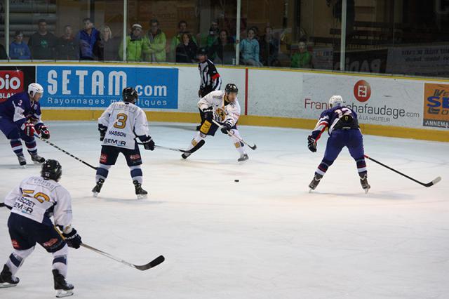 Photo hockey Coupe de la Ligue ARCHIVES - Coupe de la Ligue : 1/8ème, 2ème journée : Chamonix vs France U20 - Chamonix efficace en powerplay Photo hockey Coupe de la Ligue ARCHIVES - Coupe de la Ligue : 1/8ème, 2ème journée : Chamonix vs France U20 - Chamonix efficace en powerplay